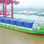 China entrega o maior navio porta-contêineres inteligente totalmente elétrico do mundo